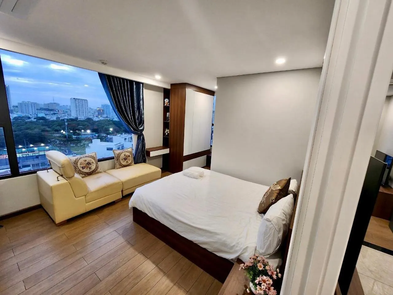 Triostay Vinh Hoi Apartment - Elegant Near City Highlights! Πόλη Χο Τσι Μινχ 0*,